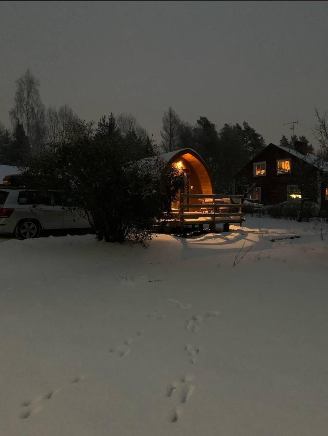Hallstahammar Cosy Cabin מראה חיצוני תמונה